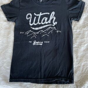 All Red Outfitters “Utah – The Beehive State” Graphic Tee – Black